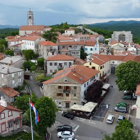 Nad Voltun Apartment *