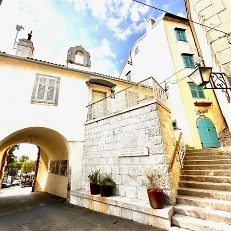 Nad Voltun Apartment *